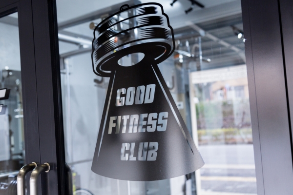 専用駐車場、更衣室、シャワーも完備